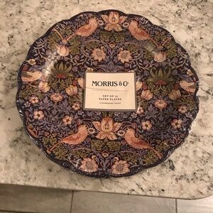 Morris & Co. Floral scalloped edge Paper Plates - Blue strawberry thief